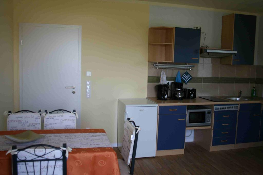 Uebernachtung Bei Michael - Ferienwohnung ロストック エクステリア 写真